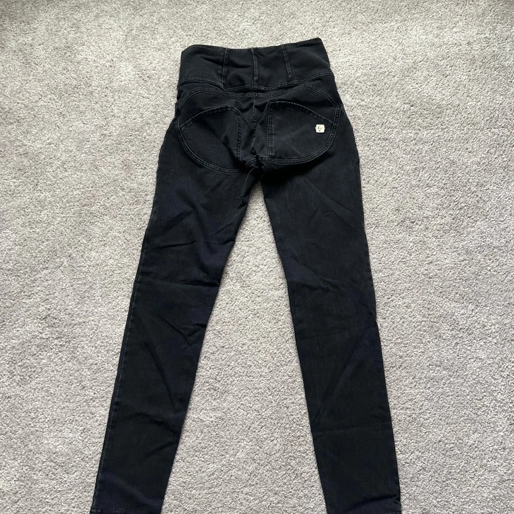 Freddy High Rise Black Jeans - Picture 2 of 4